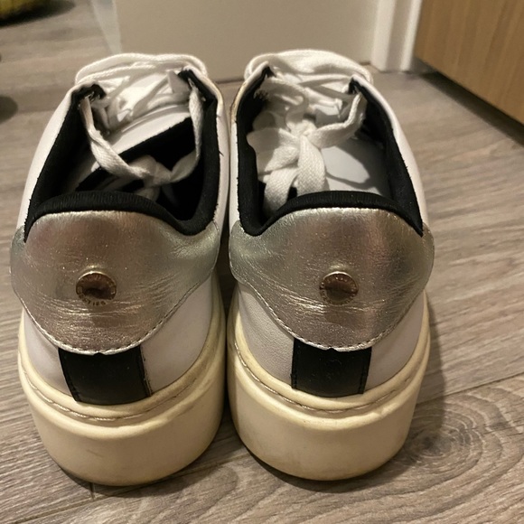 Beautiful sneakers - Picture 4 of 4